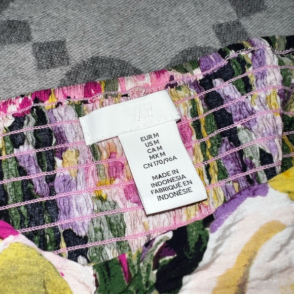 H&M pretty floral cropped blouse, size M - Picture 8 of 8